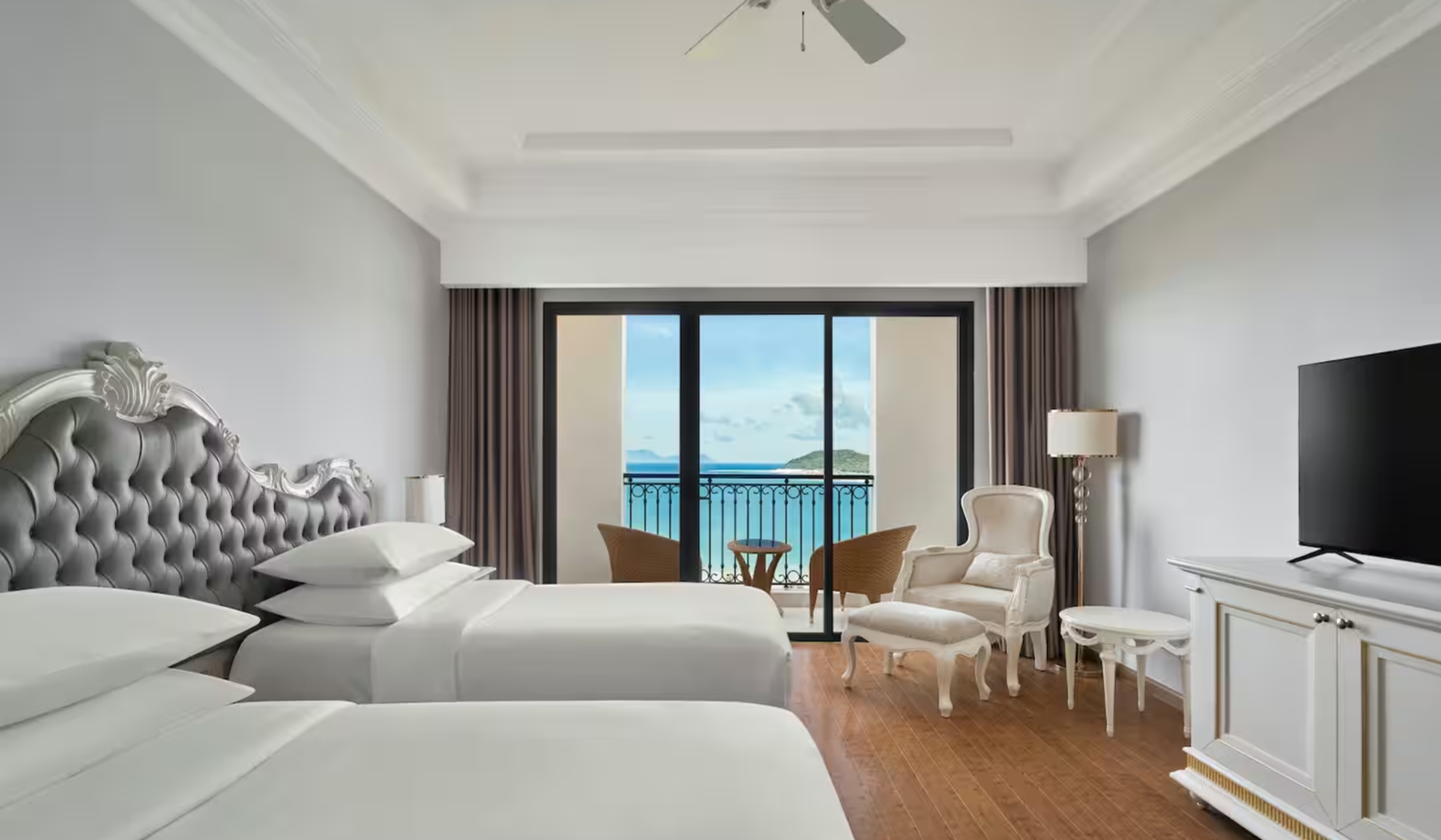 Deluxe King/Twin Ocean View