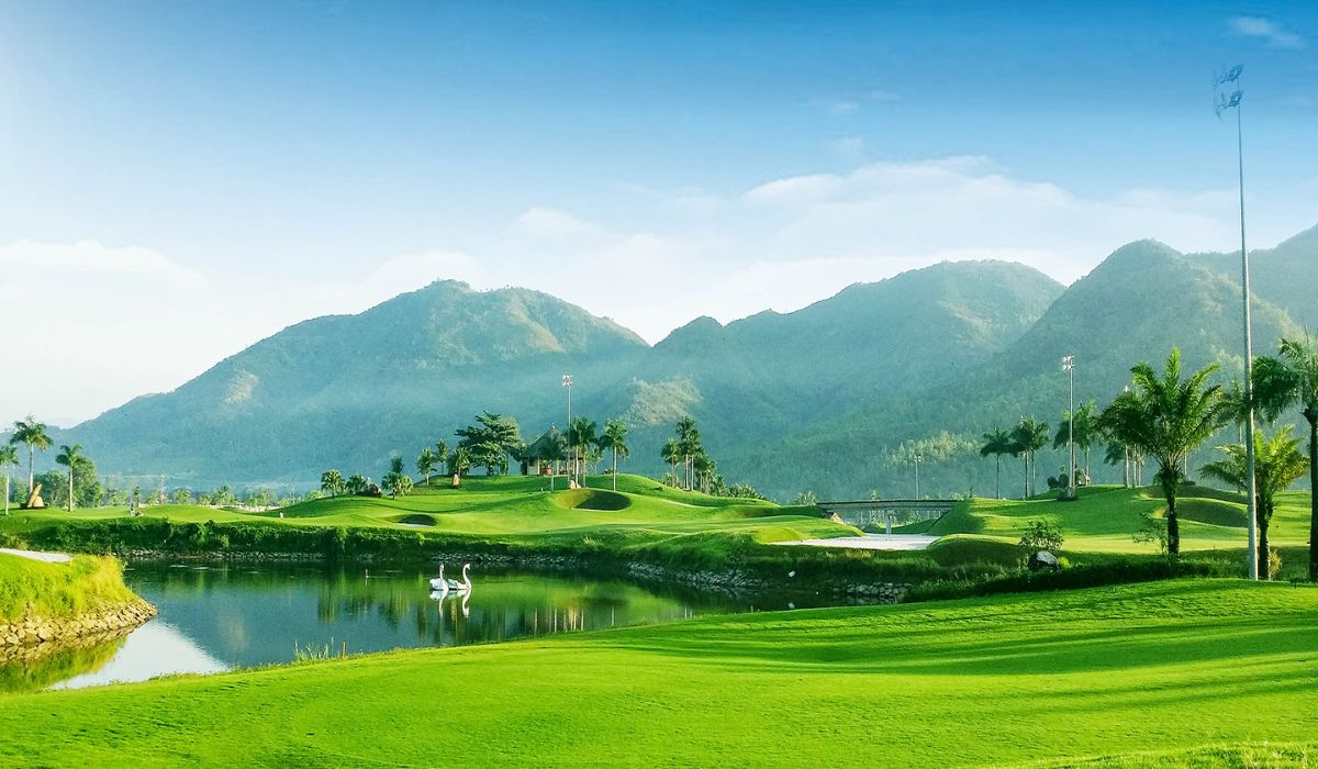 Diamond Bay Golf & Villas - Nơi Núi & Biển Giao Hoà