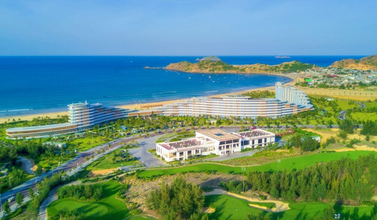 FLC Golf Links Quy Nhơn - Bình minh trên eo biển