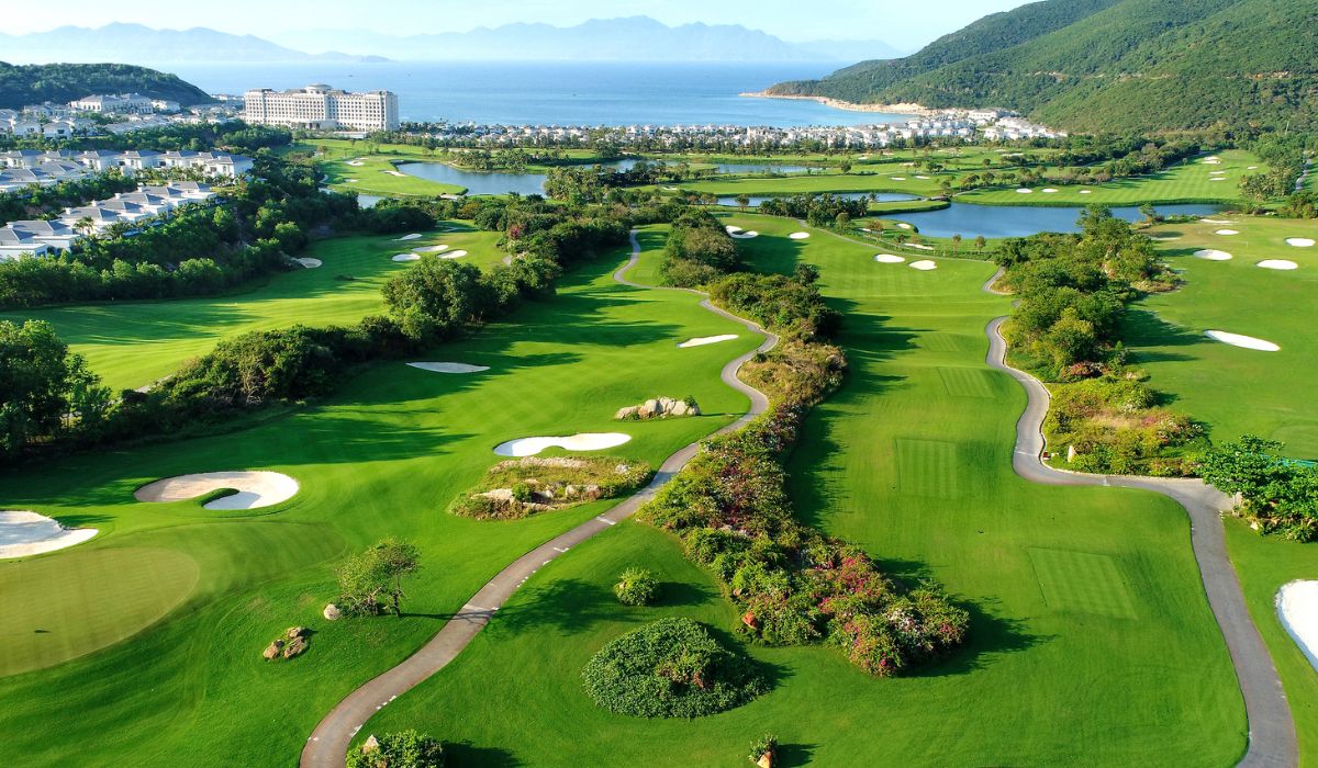 Vinpearl Golf Nha Trang Có Gì Khác Biệt So Với Các Sân Golf Ven Biển Khác?