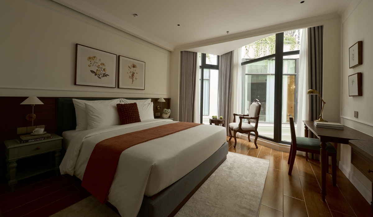 Deluxe Double with Window