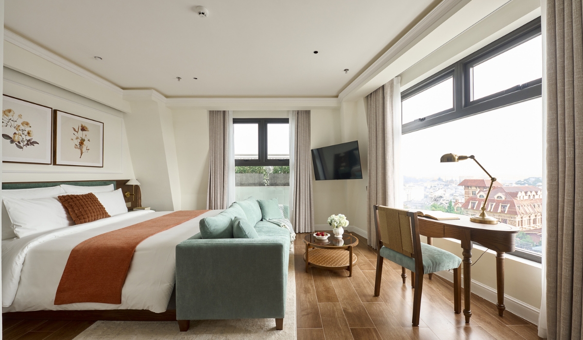 Premier City View with Bathtub